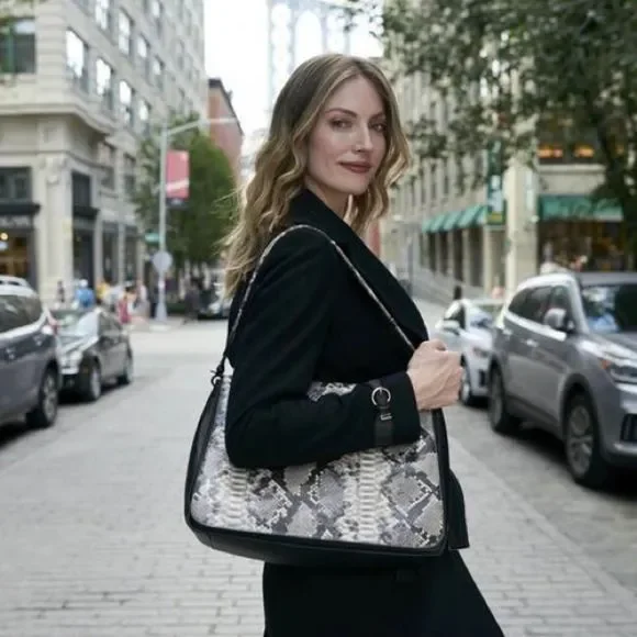 Elevate Your Style with Our Alligator Print Genie Shoulder Bag! Vegan leather - Picture 8 of 9